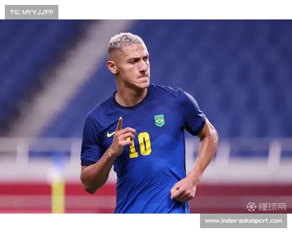 米特洛维奇以24球紧追射手榜榜首 展现强劲进攻实力稳居次席 米特洛维奇以24球紧追射手榜榜首 展现强劲进攻实力稳居次席