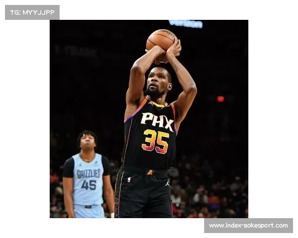 杜兰特上赛季场均266分高效入选180俱乐部再度展现顶级得分手实力 杜兰特上赛季场均266分高效入选180俱乐部再度展现顶级得分手实力