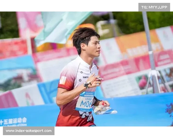 中国游泳队勇夺四金 朱彩云破纪录展现中国青年竞技实力 中国游泳队勇夺四金 朱彩云破纪录展现中国青年竞技实力