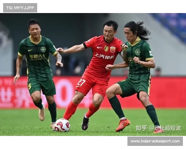 上海海港3-0浙江队,积分63分领跑,距三连冠仅一步之遥 上海海港3-0浙江队,积分63分领跑,距三连冠仅一步之遥