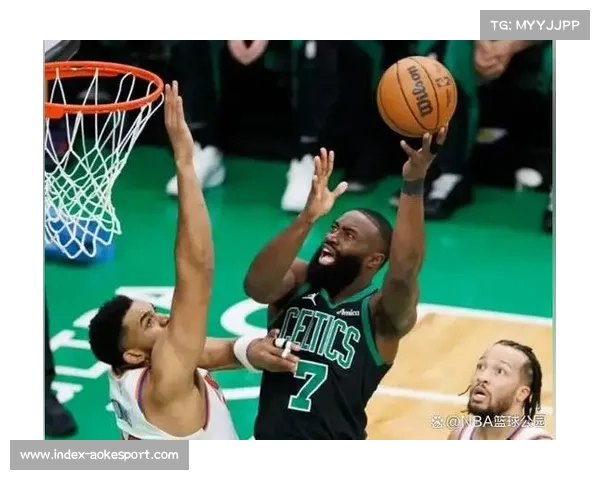 杰伦·布朗突破暴扣2+1，凯尔特人打出12-0攻击波
